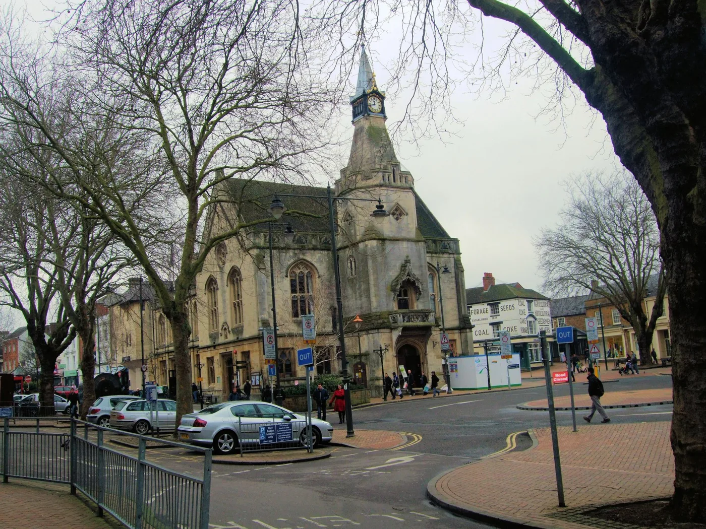 Banbury Town Hall, home of Banbury Town Council. Cherwell District Council, whose 2028 abolition has been paused, sits a few minutes away at 39 Castle Quay