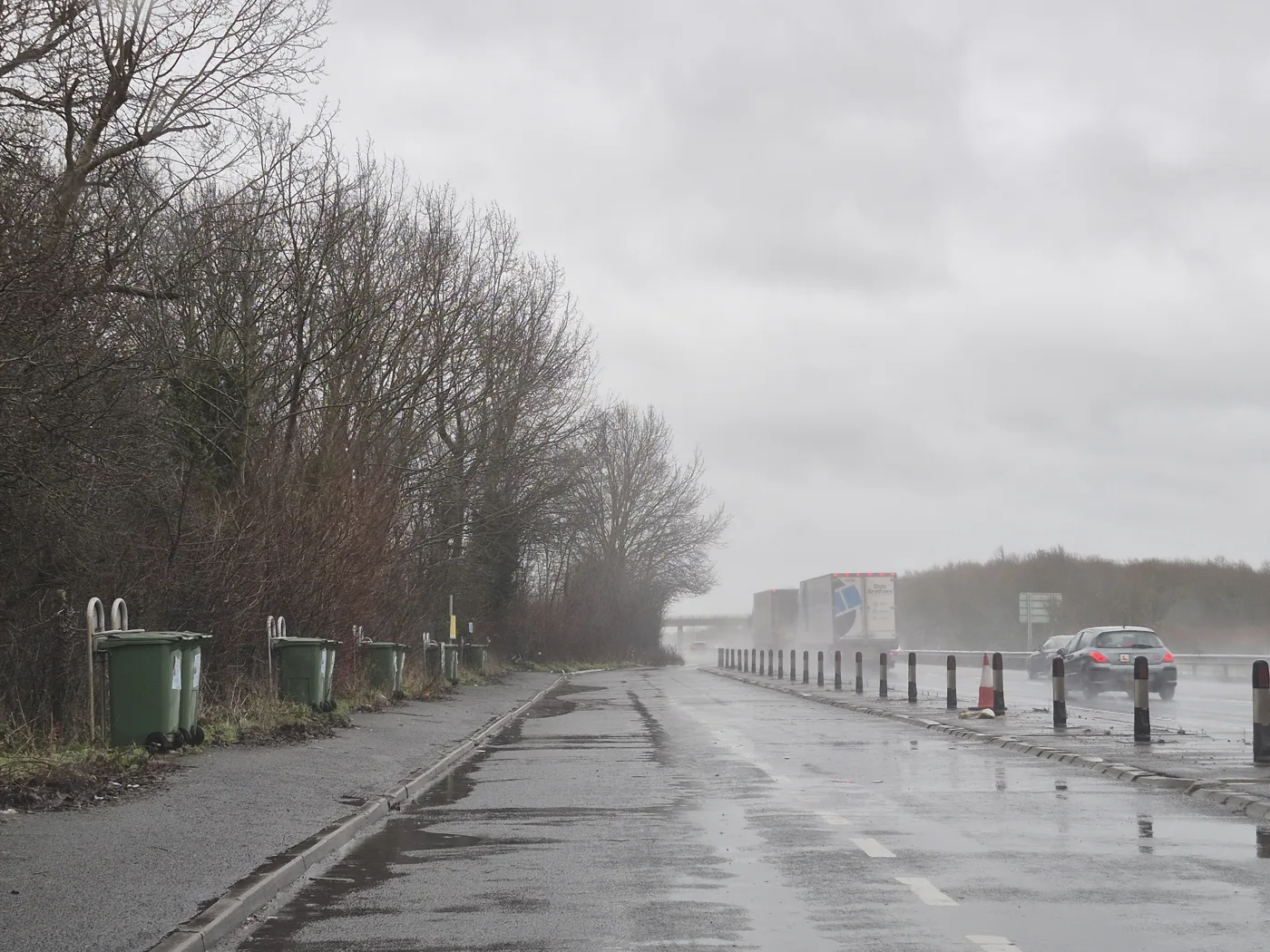 The A34 north of Kidlington. The illegal waste site sat on land beside the road, between the A34 and the River Cherwell